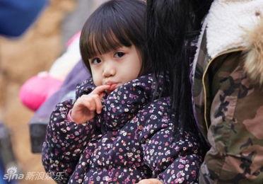 钟丽缇女儿照片,可爱瞬间引网友热议”