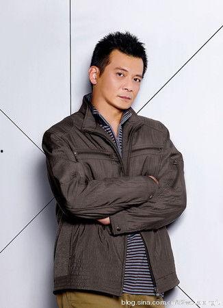 老实男明星,低调魅力，诠释真我风采